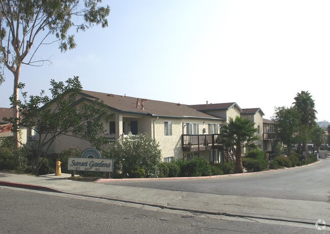 Building Photo - Vista Gardens