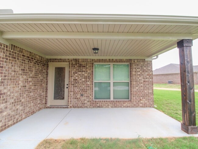 Building Photo - MOVE IN Ready! Lucas Ferry Townhomes Commu...