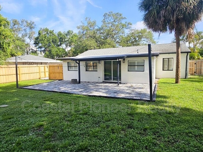 Building Photo - 3912 W Bay View Ave
