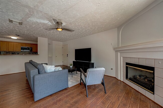 Building Photo - 8051 Bay Branch Dr