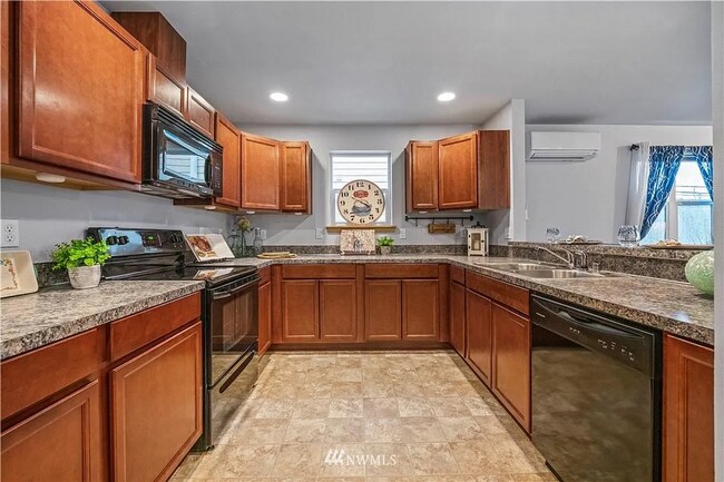 Building Photo - Beautifully Updated 3 Bed, 2.5 Bath Townhome in Monroe