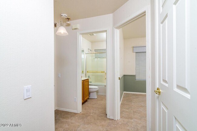 Building Photo - 4715 E Briarwood Terrace