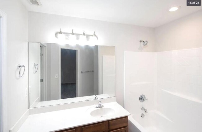 Building Photo - 3221 Tiburon Way
