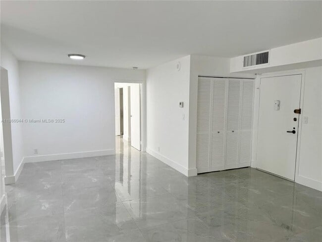 Building Photo - 2 bedroom in Sunny Isles Beach FL 33160