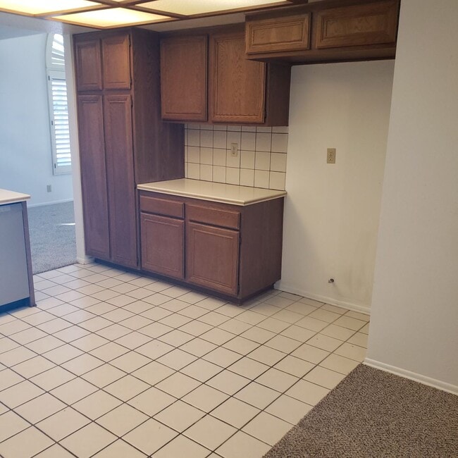 Building Photo - CANYON CREST - 2 Bedroom 2.5 Bath Townhouse