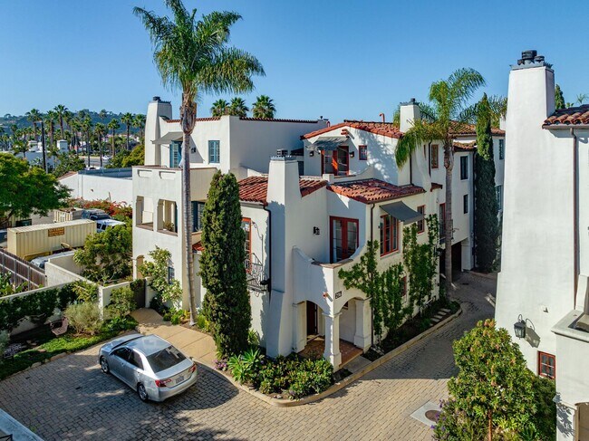 Building Photo - Villa Del Mar~ The Gorgeous gem in the Ame...