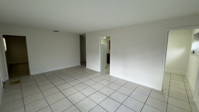 Building Photo - 840 S 63rd Ave