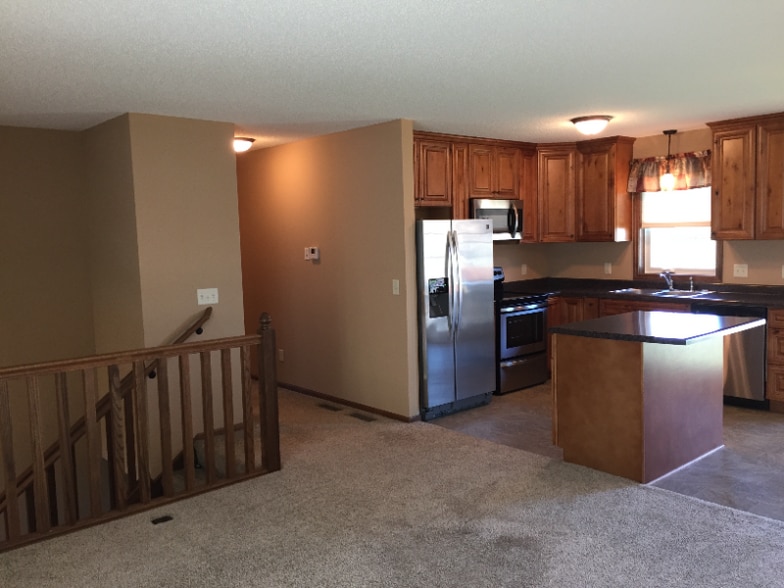 Building Photo - 1061 Taft St S