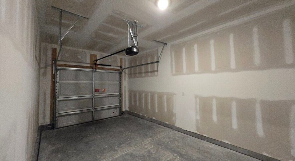 Building Photo - 152 Talladega Dr