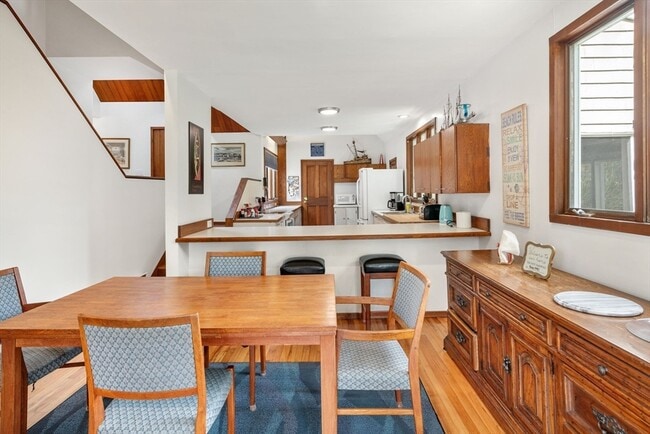 Building Photo - 540 River Rd