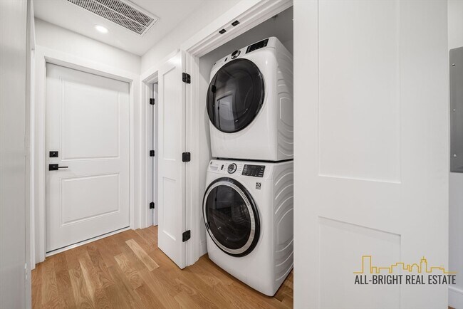 Building Photo - 7 Wenham St