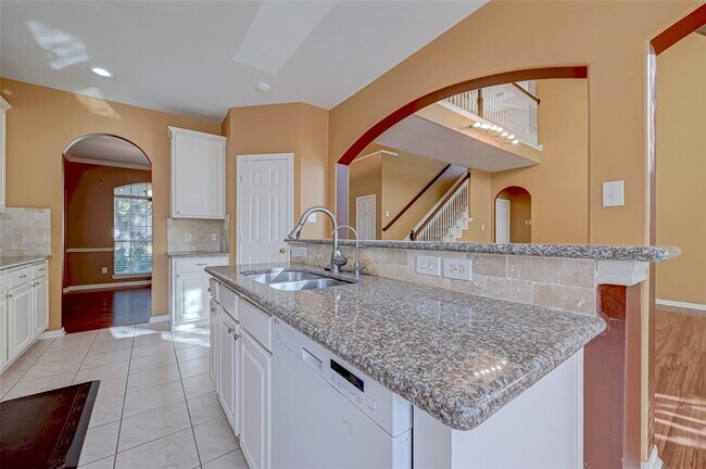 Building Photo - 1606 Maryvale Dr