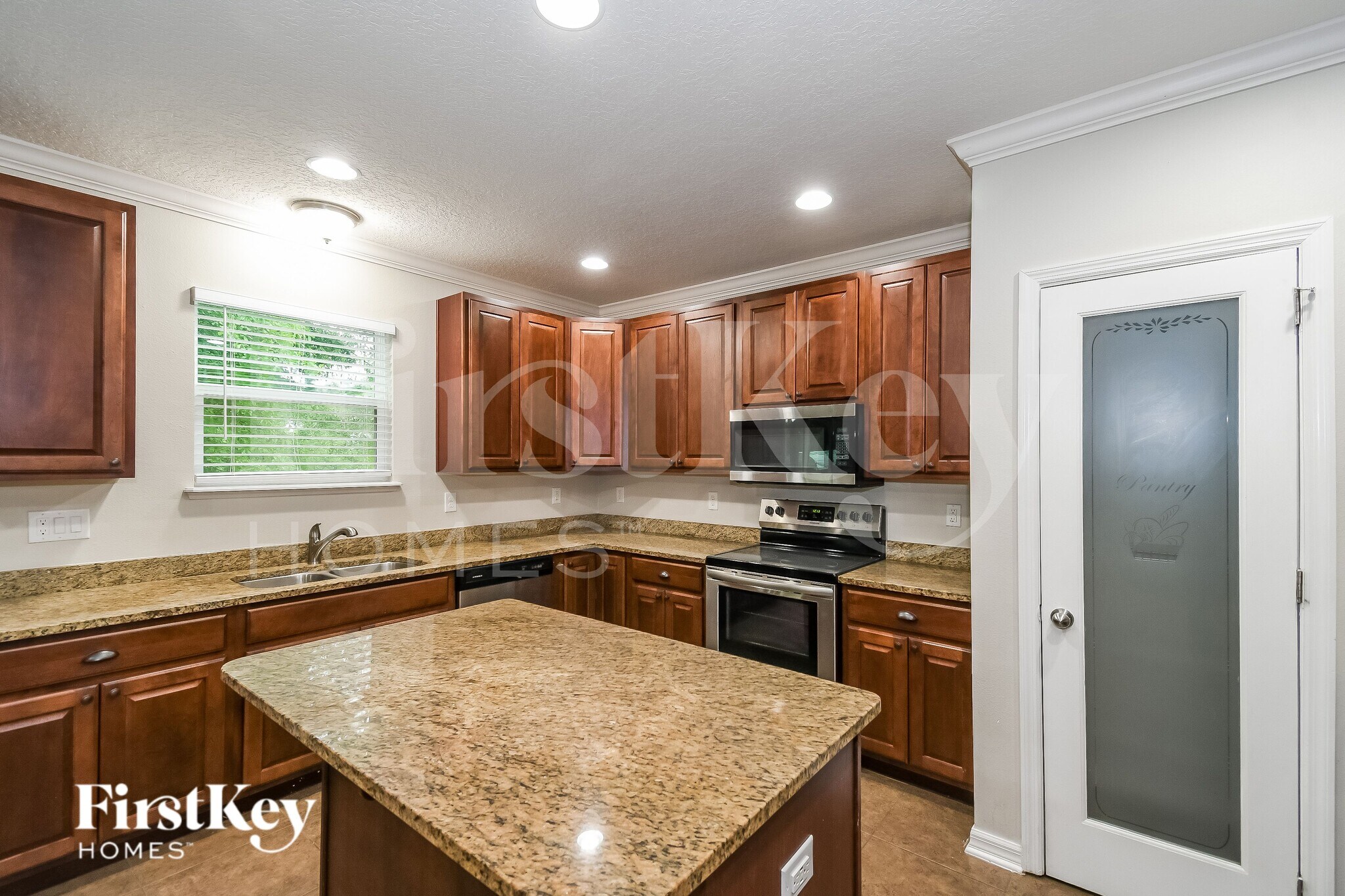 Building Photo - 10280 Magnolia Hills Dr