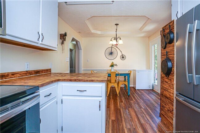 Building Photo - 184 E 12 Oaks Rd