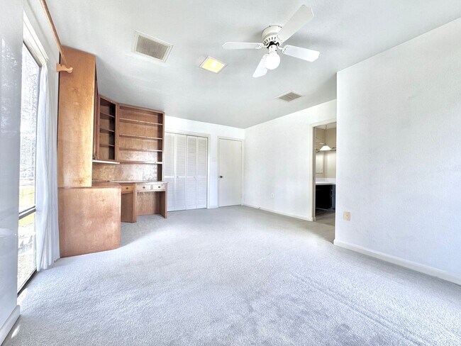 Building Photo - Spacious Baton Rouge Beauty on a Tree-Shad...