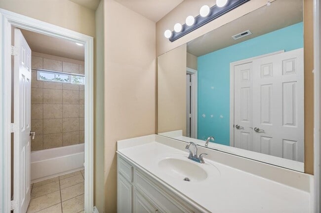 Building Photo - 3011 Rustic Gardens Dr