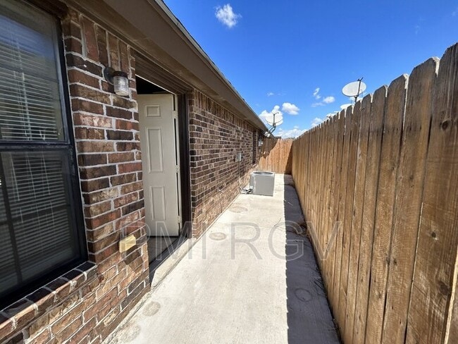 Building Photo - 200 W Amy Dr