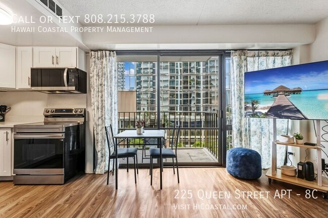 Building Photo - 225 Queen St