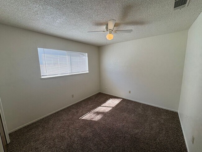 Building Photo - 947 W Seeger Ave