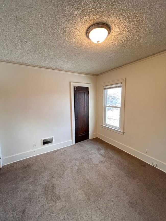 Building Photo - Cozy and Bright 2-Bedroom Duplex with Fire...