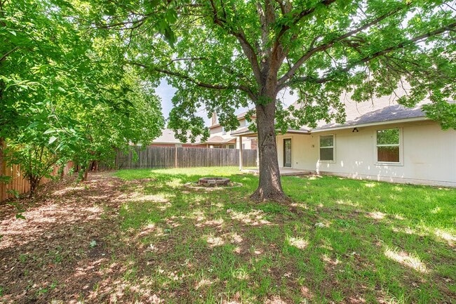 Building Photo - 2205 Romeo Dr