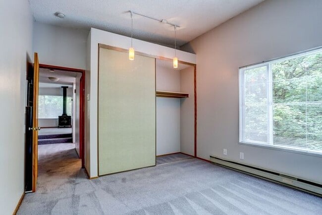 Building Photo - Downtown Living Starts At Lair Hill. 1 Bedroom 1 Bathroom Apartment Home Ready Now