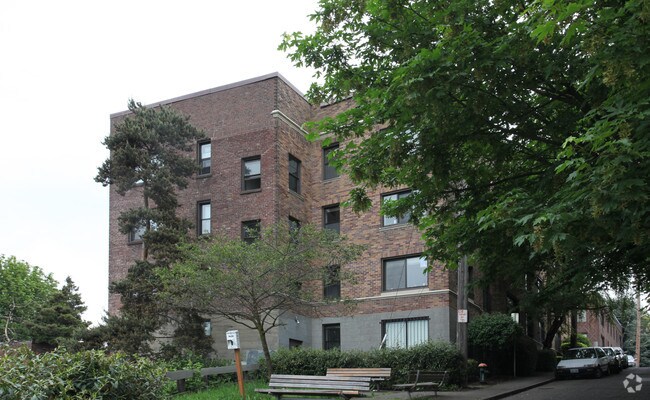 Building Photo - The Roundcliffe Apartments