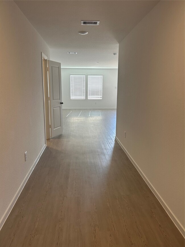 Building Photo - 31350 Black Cherry Holw Dr