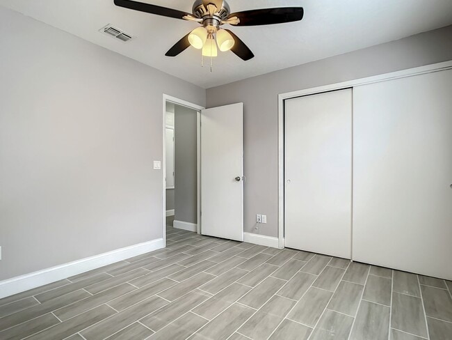 Building Photo - Beautiful 3 Bedroom, 2 Bath POOL Home with 2-Car Garage in the Heart of Hunters Creek!