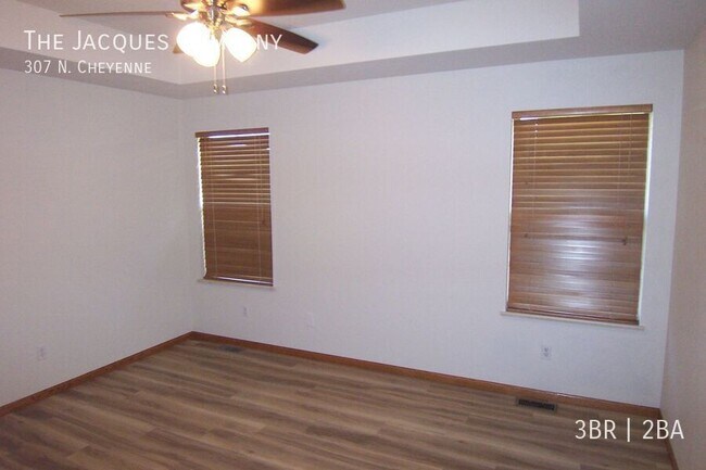 Building Photo - 307 N. Cheyenne-