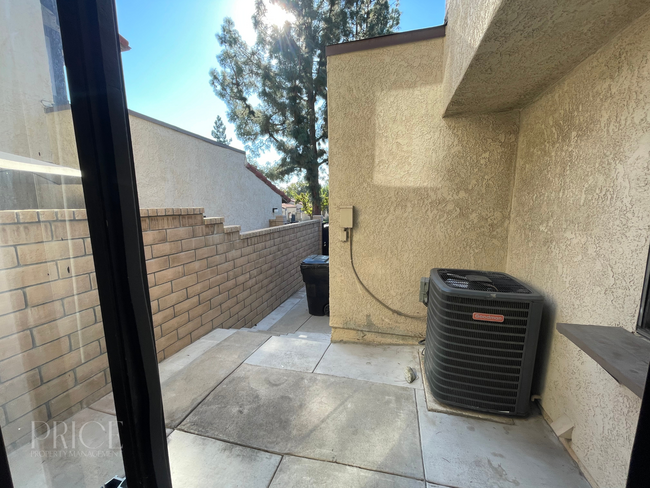 Building Photo - 3 Bedroom Condo in Rancho Cucamonga