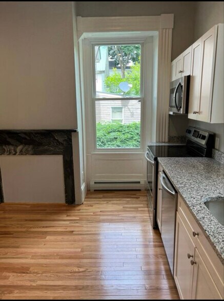 Building Photo - 72 3rd St