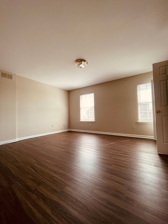 Building Photo - Townhome in Wilmington