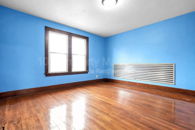 Building Photo - 275 N Warren Ave