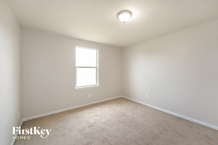 Building Photo - 2027 Golden Topaz Dr
