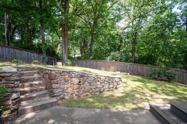 Building Photo - 8607 Linda Ln