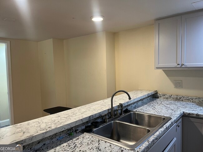 Building Photo - 416 Barbashela Dr
