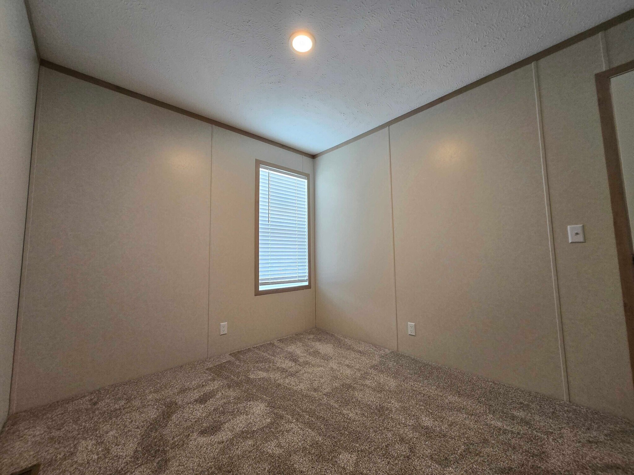 Building Photo - 29752 Jamestown Dr