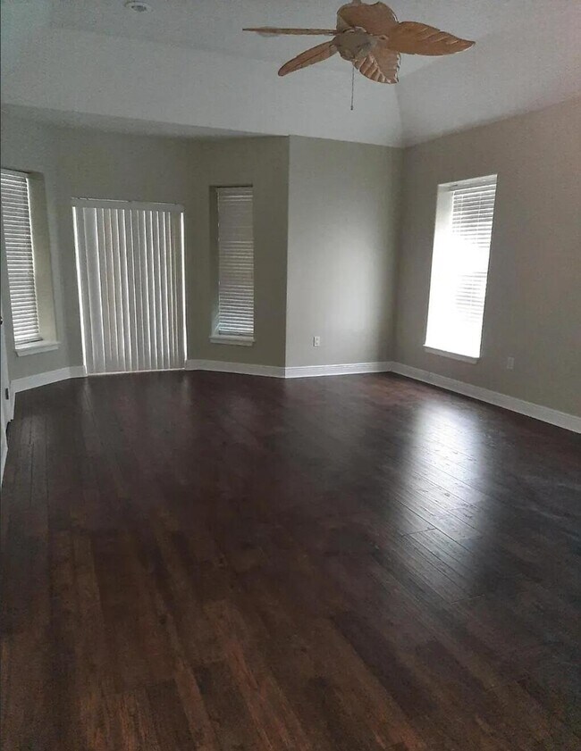 Building Photo - 6548 Tidewater Dr