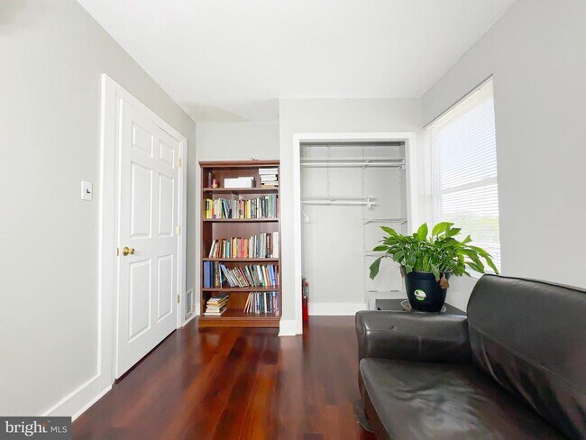 Building Photo - 532 Foxhall Pl SE