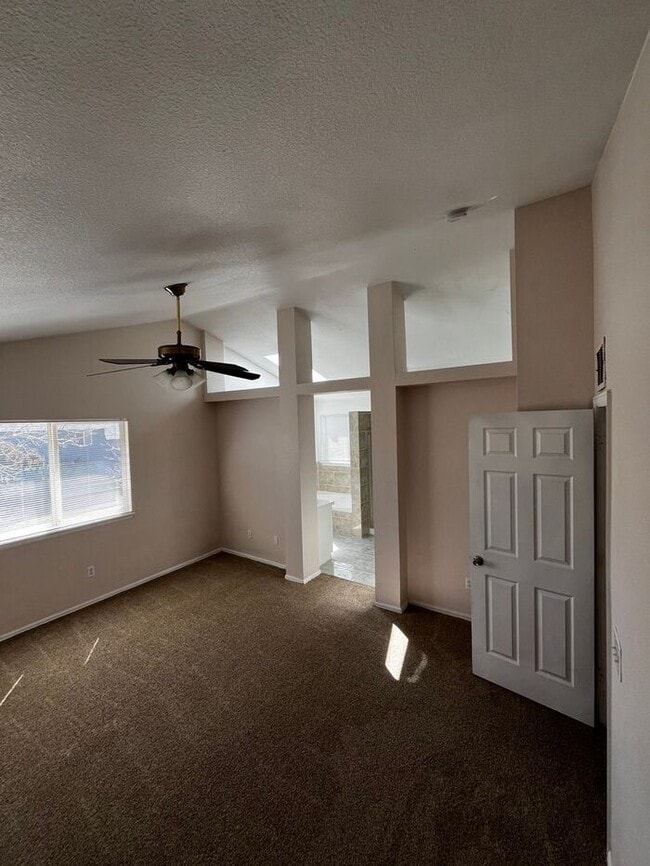 Building Photo - 3 Bedroom 2 1/2 Bathroom Home in Highlands Ranch