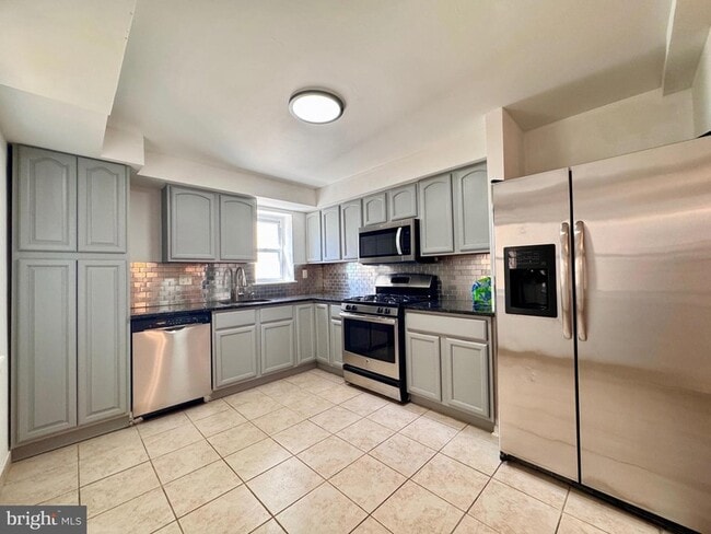 Building Photo - 1136 Mt Vernon St