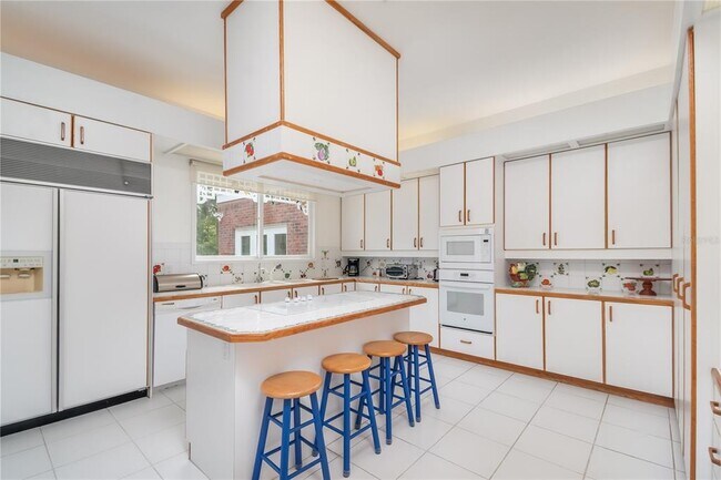 Building Photo - 5951 SW 21st Avenue Rd