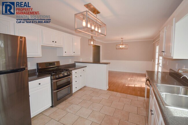 Building Photo - Amazing 4 bd 3 bath home! Fenced-in yard, Attached garage and Bonus room, washer & dryer included!