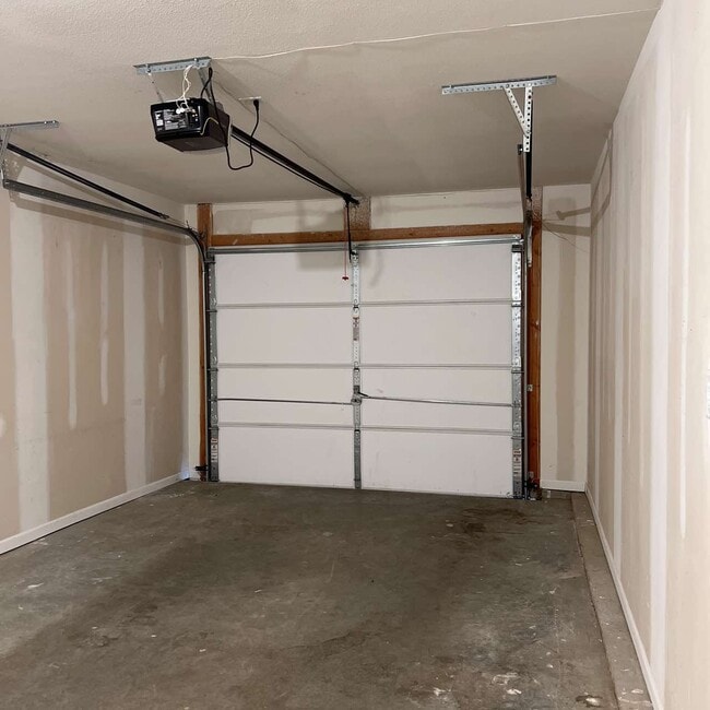 Building Photo - 613A W Market St