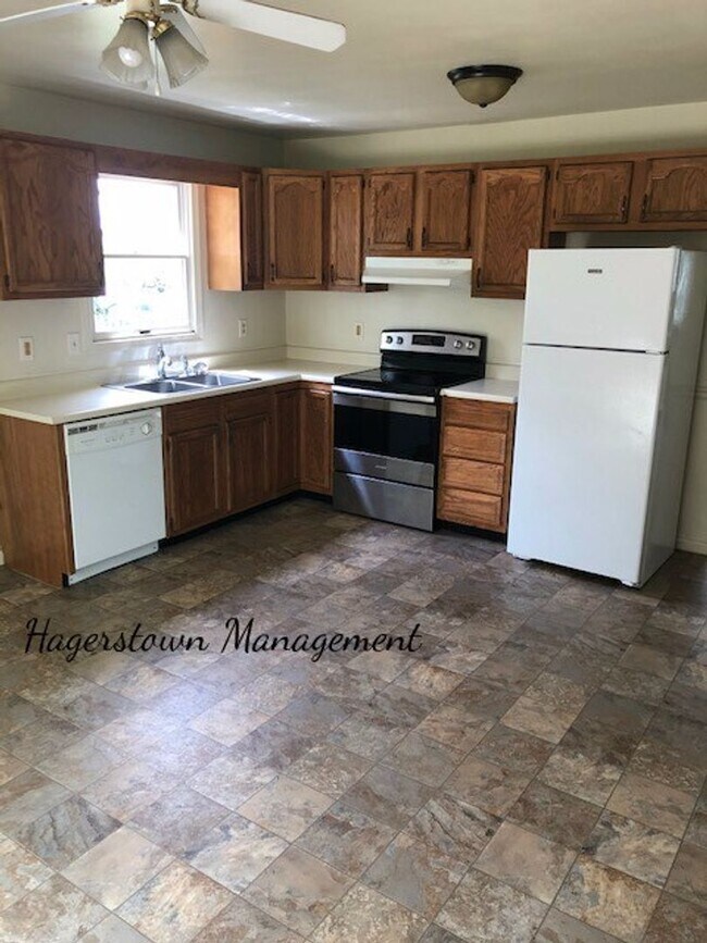 Building Photo - Duplex in Williamsport