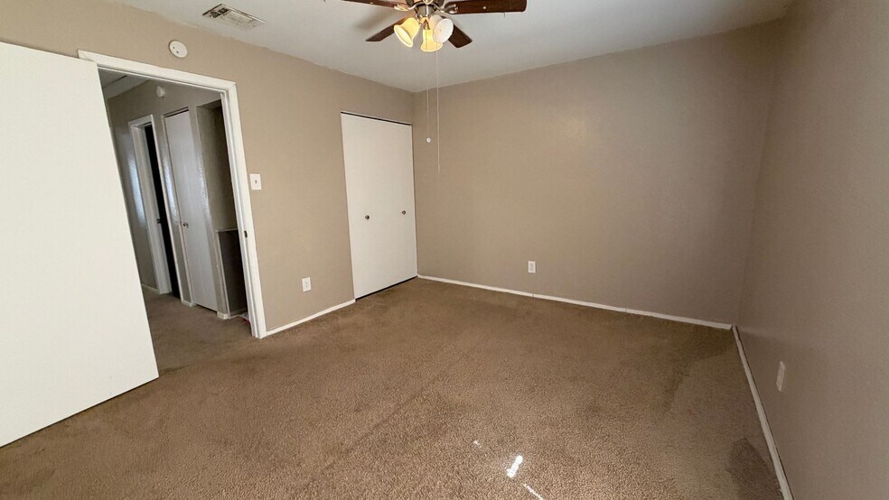Building Photo - 2132 Aspen Dr