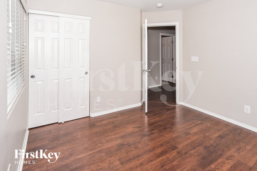 Building Photo - 11128 African Sunset St