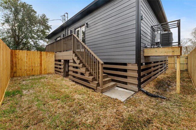 Building Photo - 5221 Groveton St