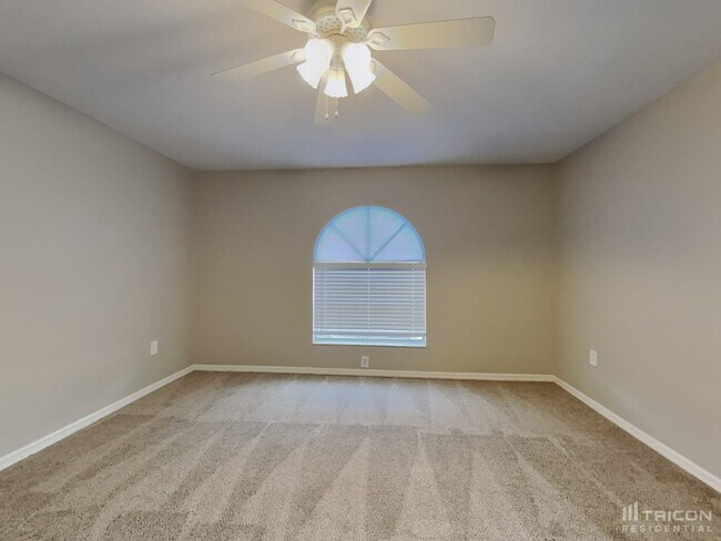 Building Photo - 5913 Fall River Dr